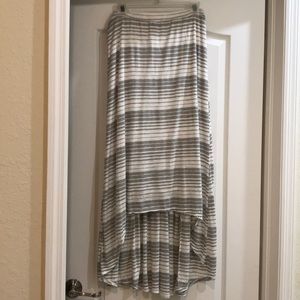 NEW gray & white skirt by Green Envelope M